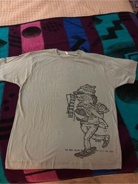 Light Gray Graphic Skateboard Tee - Casual Men’s Short Sleeve Shirt